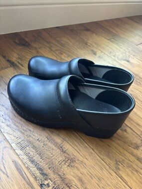 Dansko Men's Black Slip-On Professional Work Clogs size 42